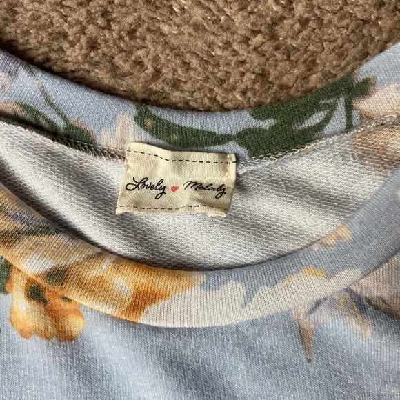 Lovely Melody Floral Sequin Top - Picture 2 of 2